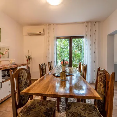 Apartment Silvija Pula 아파트 풀라