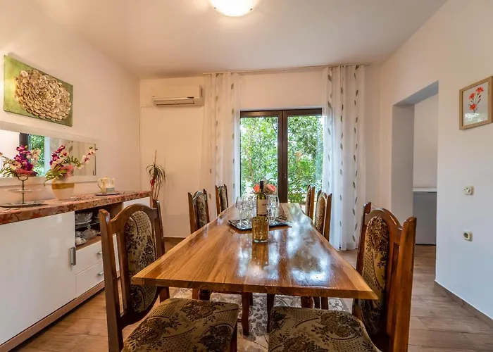 Apartment Silvija Pula 아파트 풀라